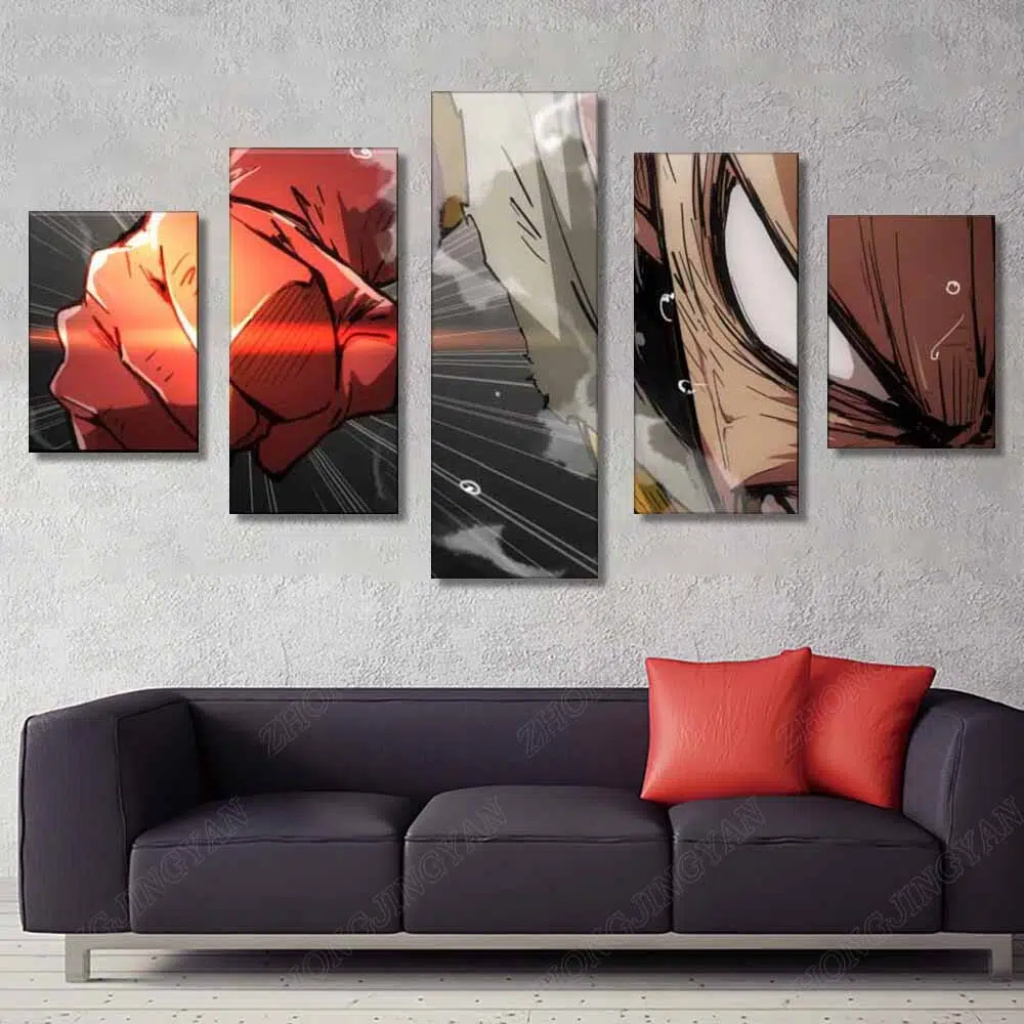 Au dessus d'un canapé noir, un tableau en 5 pièce représentant le personnage principal de one punch man en train d'armer un coup de poing , on ne voit que partiellement son visage