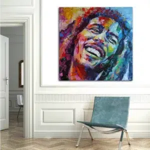 Wandbild Bob Marley Mehrfarbig. Gute Qualität, originell, an einer Wand über einem Sofa in einem Wohnzimmer aufgehängt.