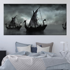 Tableau bateaux vikings et lac brumeux. Bonne qualité, original, accrochée sur un mur au dessus d'un lit dans une maison